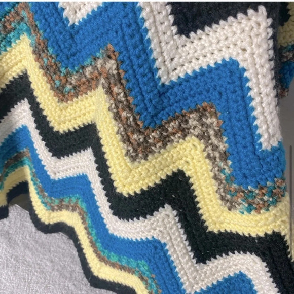 Vintage Handmade Crochet Blue Yellow Black Chevron Stripes Afghan  Throw Blanket - Picture 6 of 12
